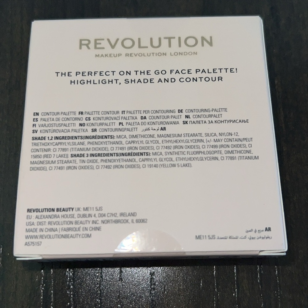 NIB Revolution Contour Powder Compact - Light - Picture 2 of 5